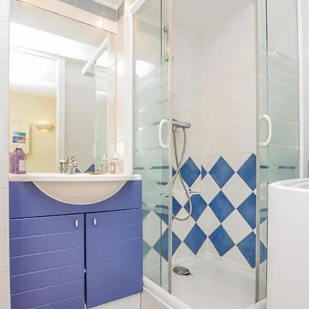 Apartment 2 Bedroom Awesome In