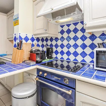 2 Bedroom Awesome In Apartment